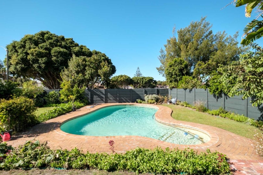 4 Bedroom Property for Sale in Kirstenhof Western Cape